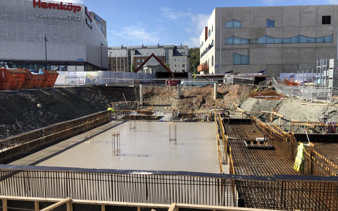 Nya äldreboendet reser sig vid torget